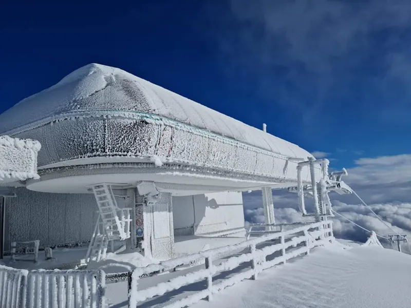 La Sinaia nu se schiază. Instalațiile de cablu, oprite din cauza vântului. La Cota 1400 nu e curent./  Foto: gazetaph.ro