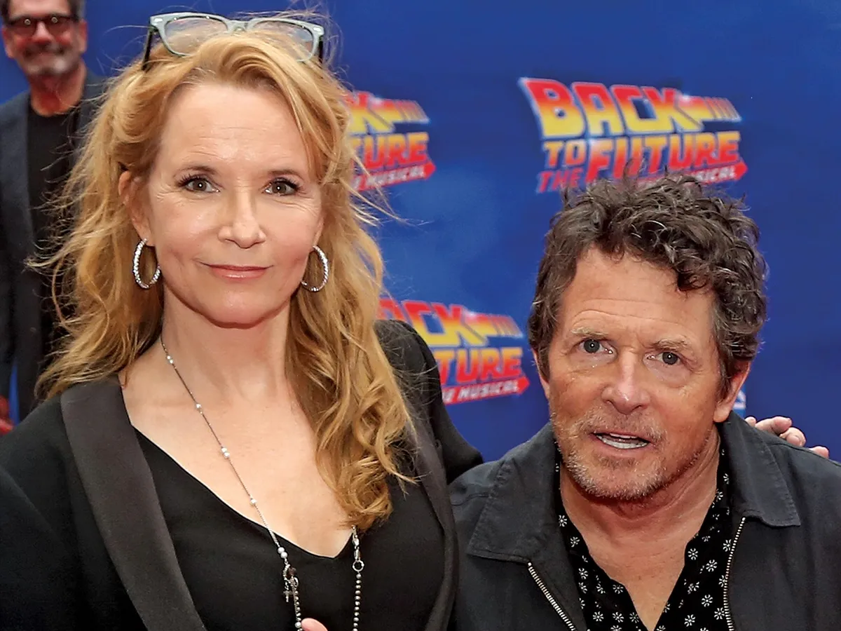 PRIETENIE DE LUNGĂ DURATĂ Thompson și Fox, la gala de deschidere a Back to the Future: The Musical în iulie 2023. Ei „s-au înțeles“ în timpul filmărilor