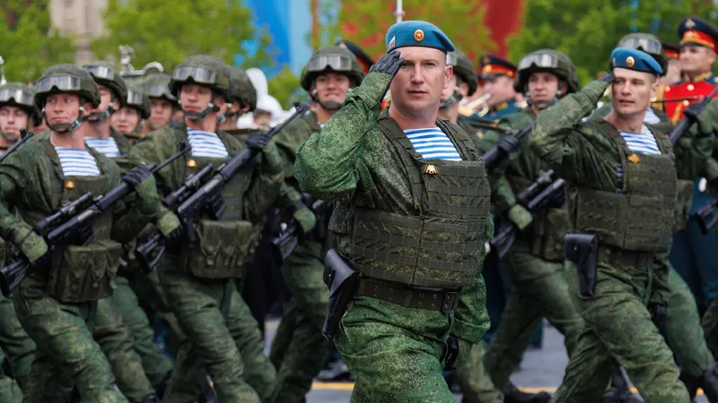 Armata de 500.000 soldați a lui Putin sperie Europa. NU se vor întoarce la vatră pentru 100$/lună