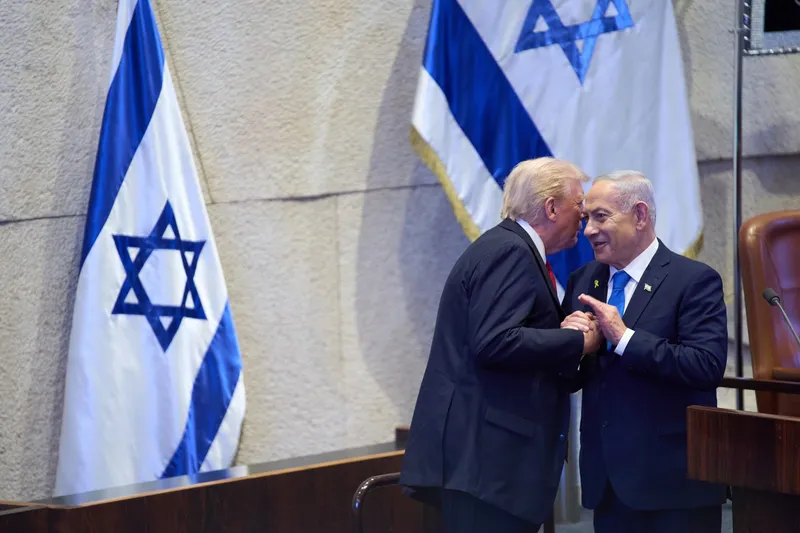 Premierul israelian Benjamin Netanyahu și președintele american Donald Trump se &icirc;nt&acirc;lnesc duminică &icirc;n Florida - Foto: Profimedia Images (imagine cu rol ilustrativ)