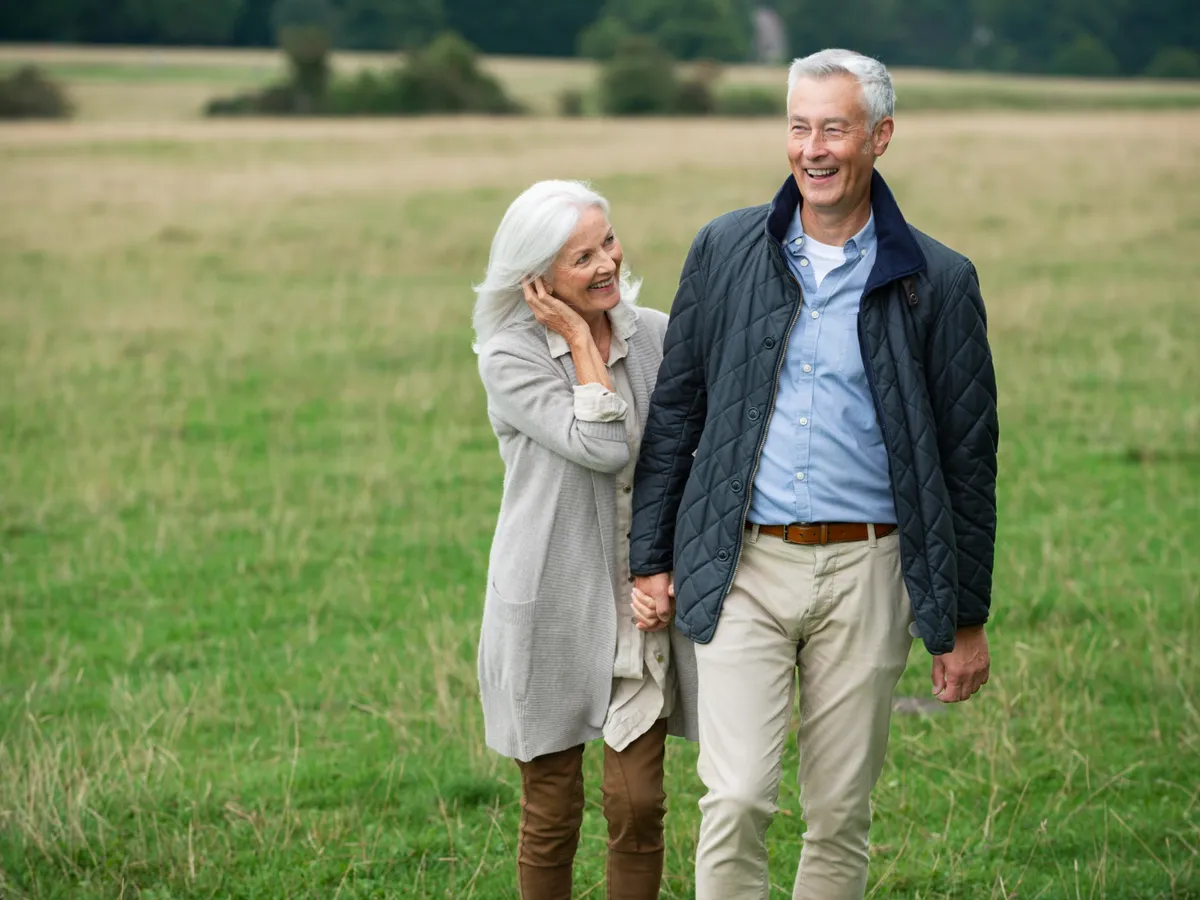 Pensionari la pensie în parc - Foto: Freepik