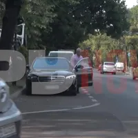 Ce mai face fostul primar al Bucureștiului Adriean Videanu? Conduce un Mercedes de 150.000 € - Foto: captură video/spynews.ro
