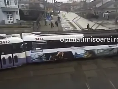 Două tramvaie s-au ciocnit frontal la Timișoara/FOTO: Captura Youtube