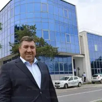 Primarul suspectat că a violat o minoră, 130.000 euro din vânzarea unor terenuri. / Digi24