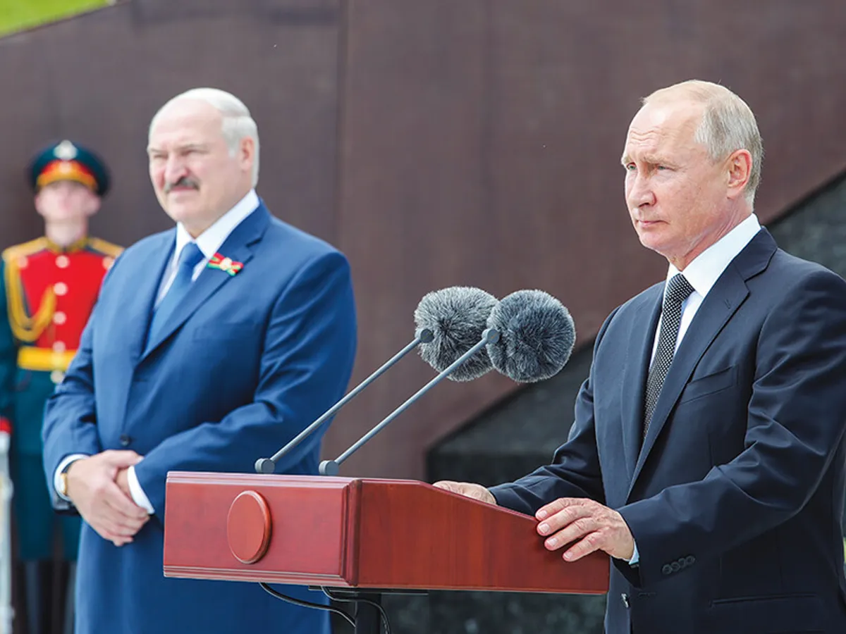 Țarul Vladimir Putin nu a decis încă dacă să-l lase din brațe pe Lukașenko - Foto: Getty Images