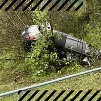 Cinci răniți după ce un autoturism condus de un șofer de 19 ani s-a răsturnat într-o prăpastie - Foto: Centrul infotrafic