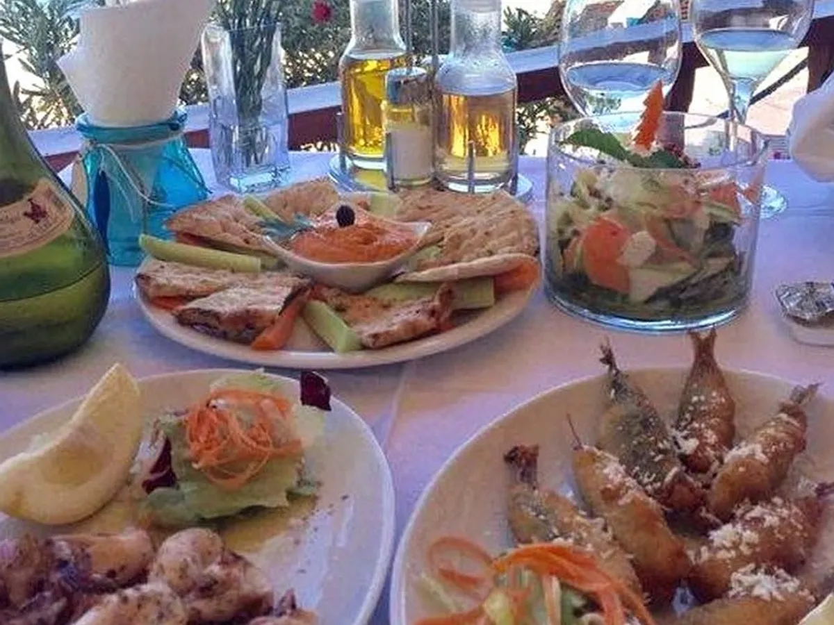 Prânz la o tavernă din Thassos - Foto: Facebook / Thassos