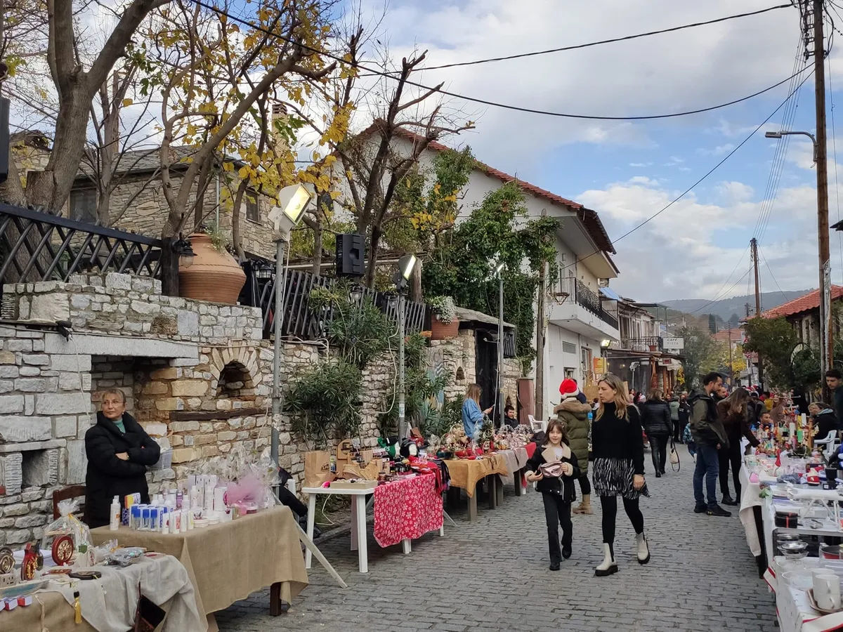 Târgul de Crăciun din Theologos / Foto: DJThassos, Facebook