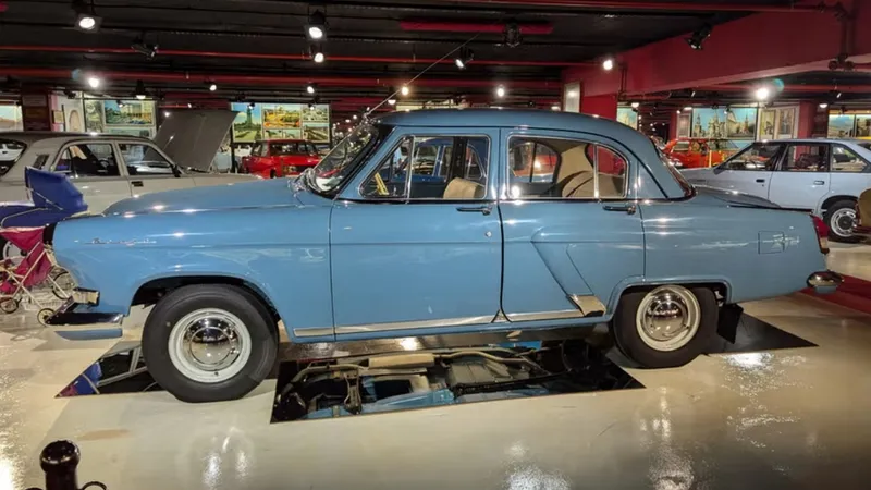 Incursiune în lumea mașinilor din epoca URSS: Lada, Dacia, GAZ, Wartburg, Skoda, Volga - Foto: autoweek.com/Murilee Martin