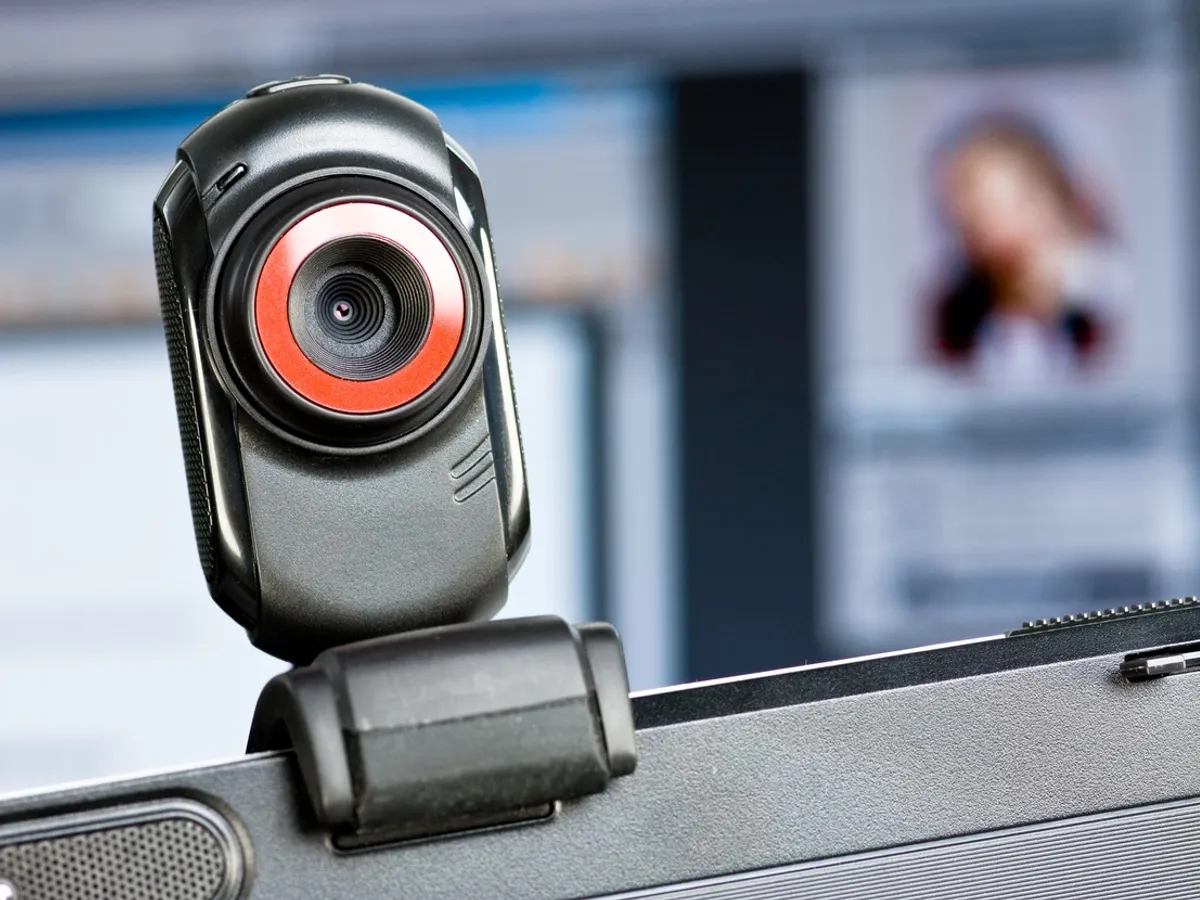 Două persoane din Prahova, reţinute de DIICOT. Au obligat o femeie cu handicap să facă videochat - Foto: Profimedia Images - Imagine cu rol ilustrativ