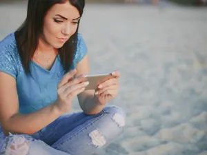 Cum îți pot fura hackerii pozele din telefon și banii din cont? Descarci o aplicație și rămâi falit - Foto: freepik (rol ilustrativ)