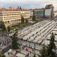 Cum s-a respectat distanțarea socială la slujba de Paște din Harghita. Foto: Székelyhon.ro