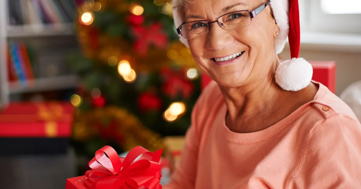 Ajutor la pensie, înainte de Crăciun. Care localități oferă bani pensionarilor? Cum beneficiezi? • Newsweek România