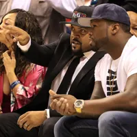 Imaginea trucată cu Ice Cube și 50 Cent purtând șepci cu Trump 2020 / Foto: insider.com