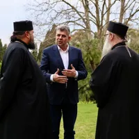 Ciolacu, după o întâlnire cu episcopul Siluan Şpan: „Vom lucra pentru păstrarea limbii române” - Foto: Marcel Ciolacu/ Facebook