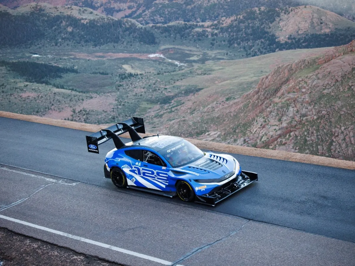Ford Super Mustang Mach-E, la Pikes Peak 2026 - Foto: Ford Racing