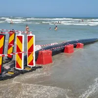Mizeria de pe străzile din Năvodari, deversată în Marea Neagră printr-o țeavă montată de Primărie - Foto: Facebook / Garda Naţională de Mediu