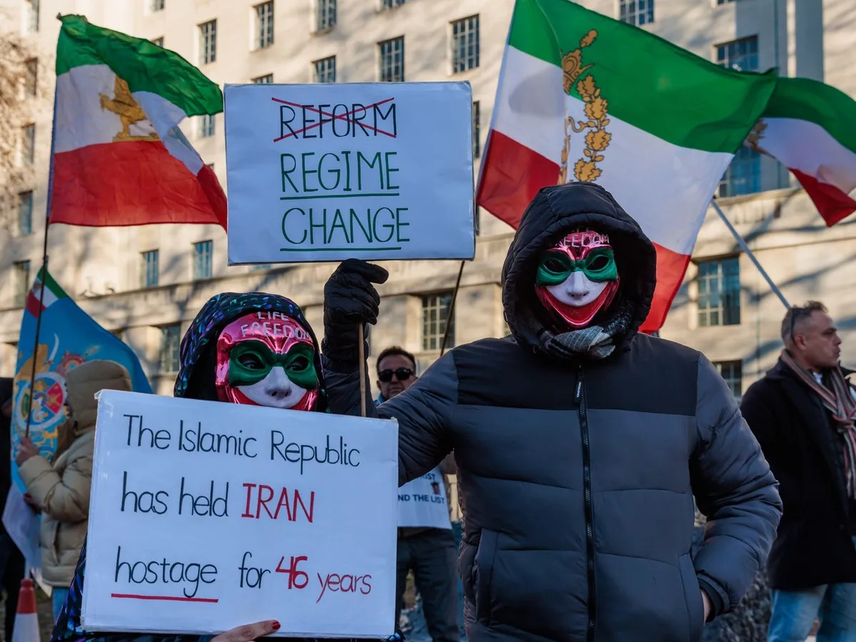 Proteste sângeroase în Iran. 35 de morți și peste 1.200 de arestări în reprimarea brutală a protestatarilor