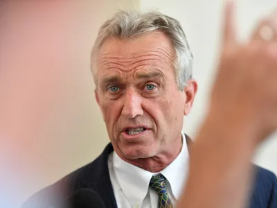 Robert Kennedy Jr. vrea să creeze o nouă pandemie globală. Gripa aviară, răspândită la liber la om - Foto: Profimedia images