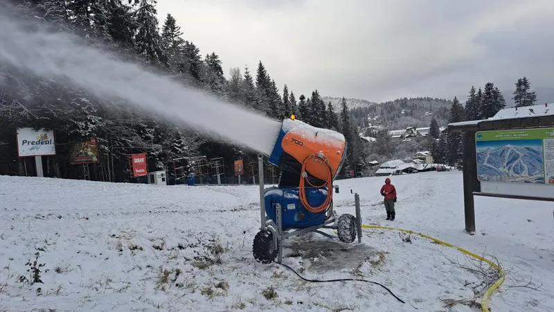 Unde poți schia sau da cu snowboard-ul în România în minivacanța de 1 Decembrie. Cât costă skipassul - Foto: Facebook/Supersnow Carpathian
