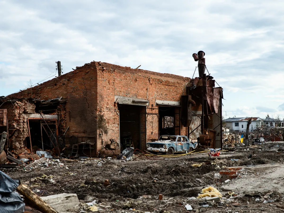 Război, mașină incendiată - Foto: Freepik (rol ilustrativ)