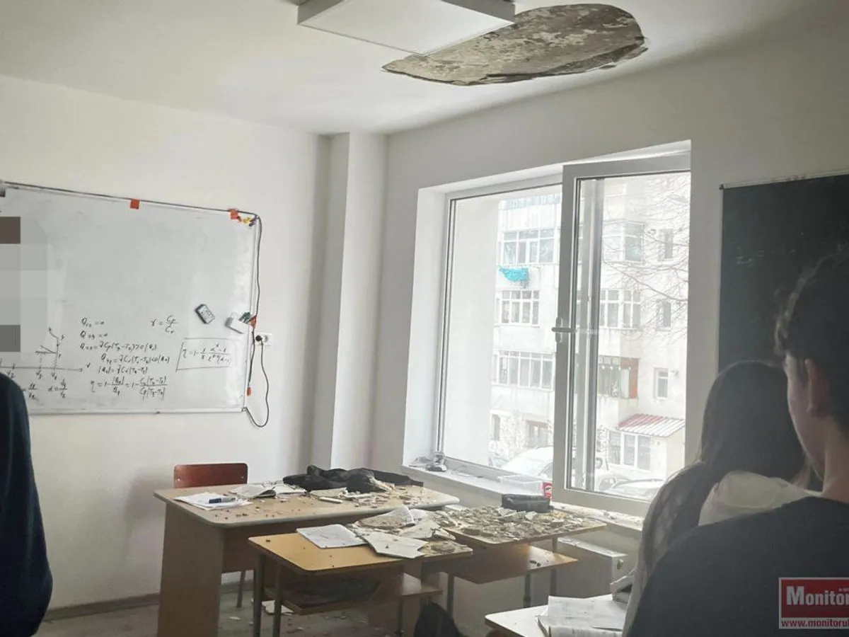 Tavan prăbușit peste elevi la un liceu din Botoșani. Clădirea a fost reabilitată în 2024