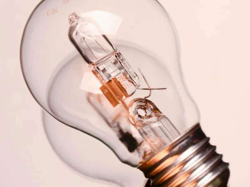 Jumătate din factura la energie electrică sunt taxele - Foto: Pexels/Esther
