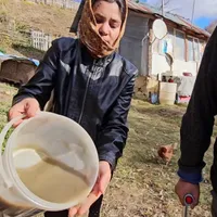 Apa a ajuns să fie un lux în multe comunități din România. Oamenii sunt nevoiți să o cumpere Foto: Stiri de Buzau