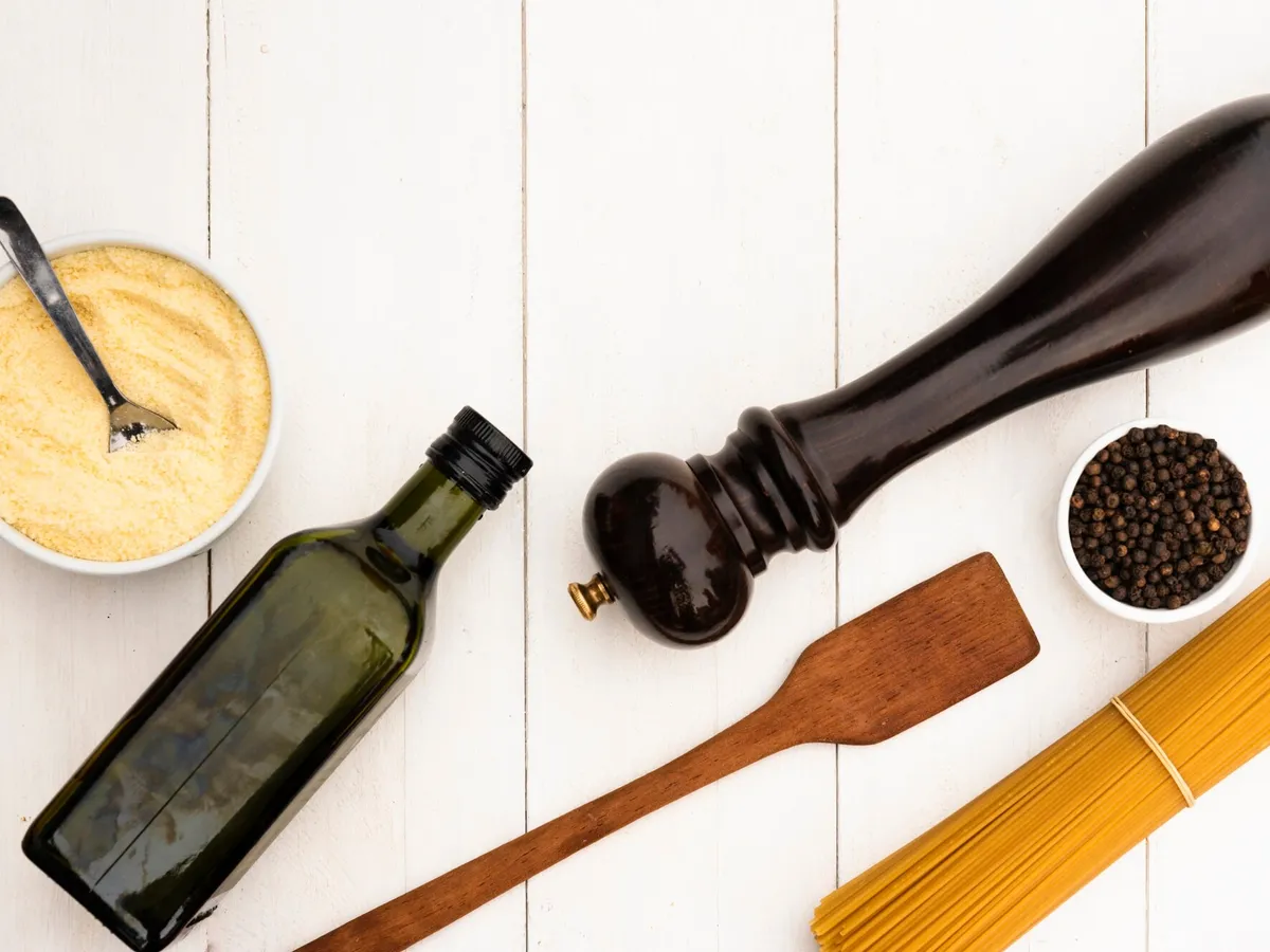 Trucul de toamnă care lasă geamurile strălucitoare și fără aburi cu un ingredient din bucătărie - Foto: Freepik