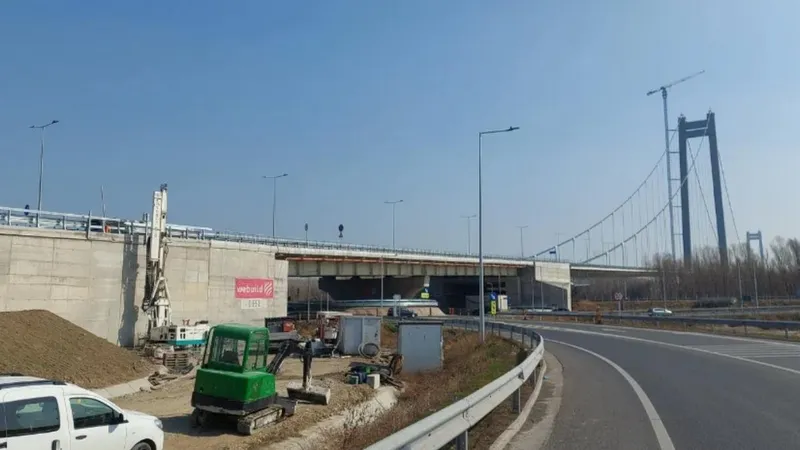 „Golden Gate”-ul de 2.000.000.000 lei de la Brăila se afundă. Au apărut tasări periculoase - Foto: monitorulbr.ro