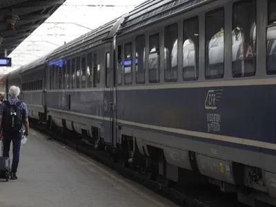 Tren de călători oprit în timpul unei greve a lucrătorilor CFR din toată ţara - Foto: INQUAM PHOTOS/Octav Ganea