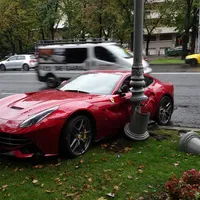 Ferrari accidentat în București/FOTO: autoblog.md