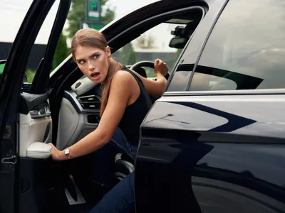 Nu mulți șoferi știu! Unele mașini moderne au „buton de panică”. Verifică dacă are și vehiculul tău - Foto: Freepik (Imagine cu rol ilustrativ)