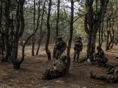 Un soldat ucrainean a ajuns din greșeală într-o tranșee inamică, a supraviețuit două săptămâni și s-a întors cu un prizonier rus