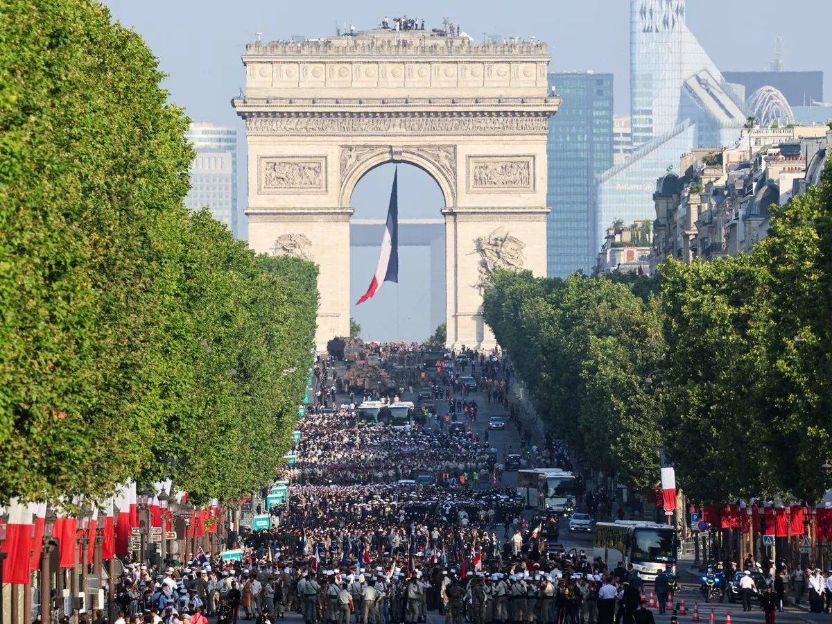 Militari francezi din România participă la parada de Ziua Națională a Franței. Macron: „Vom apăra libertatea"