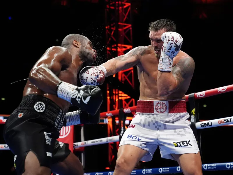 Boxerul ucrainean Oleksandr Usyk, campion absolut la categoria grea. L-a făcut KO pe Dubois - Foto: Profimedia Images