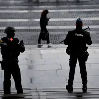 Polițiști belgieni în fața tribunalului/FOTO: Getty