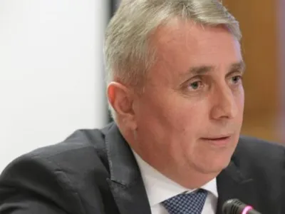 Ministrul Afacerilor Interne, Lucian Bode, a acordat distincţii pentru 13 poliţişti care au refuzat să se lase mituiţi. / Foto: realitatea.net