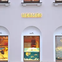 Hermes şi Chanel îşi suspendă activităţile în Rusia. Piața luxului este estimată la 4,5 miliarde $ / VB
