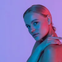 Un bărbat de 75 de ani, îndrăgostit de un model creat de inteligența artificială - Foto: Freepik (cu rol ilustrativ)