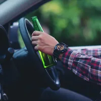 Cine e vinovat dacă șoferul beat lovește un pieton care trece prin loc nepermis? Ce a decis instanța - Foto: Freepik