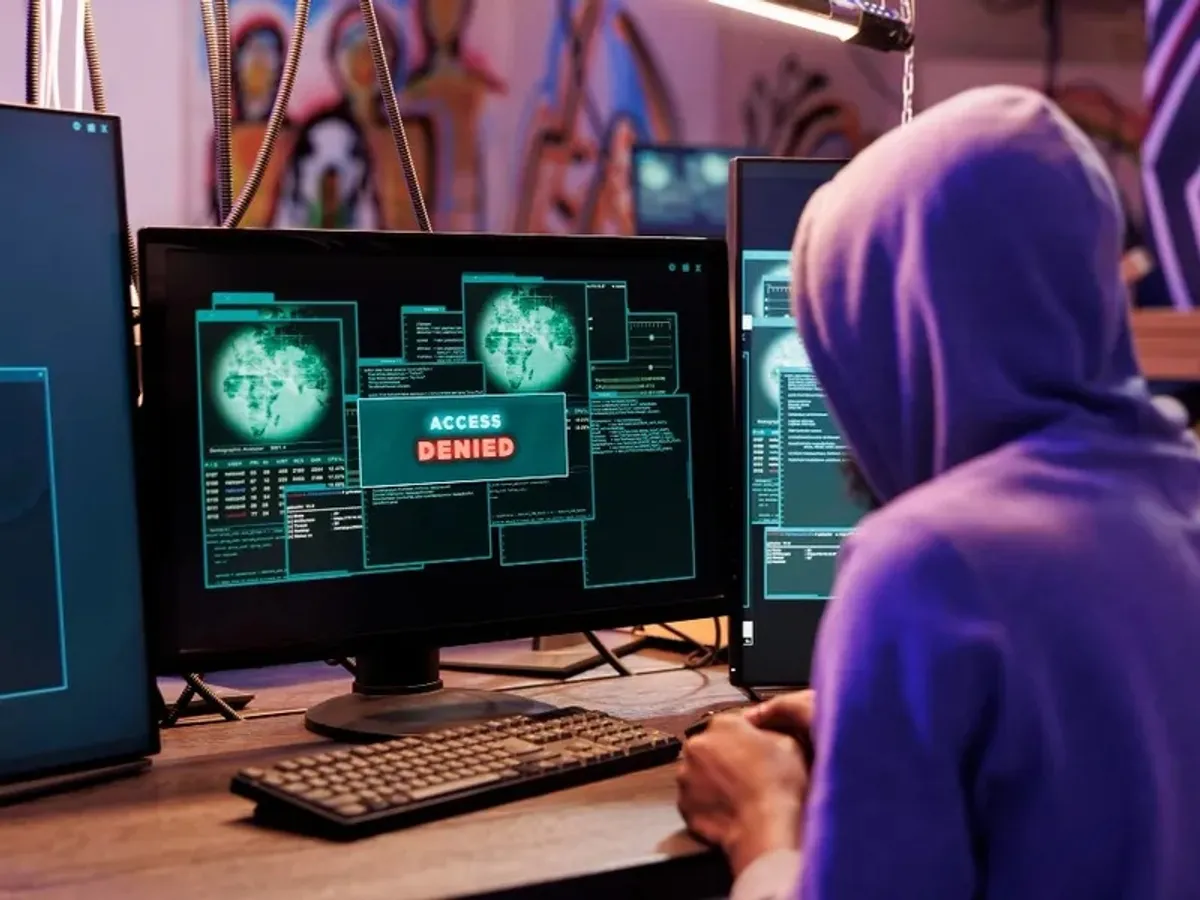 Atenție la aplicațiile de mesagerie! FBI și CISA: Mii de conturi, compromise de hackeri legaţi de Rusia