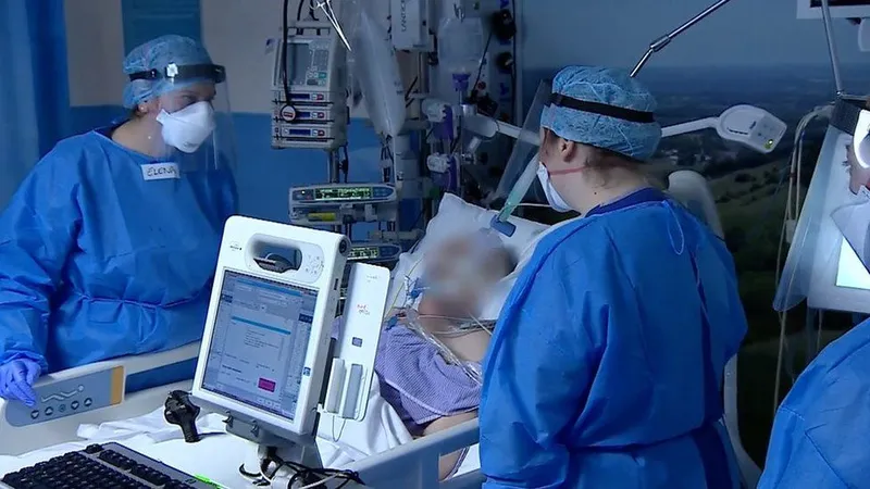 20 județe unde sunt sub 10 medici specialiști de terapie intensivă. / bbc.com