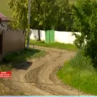 Fetițe intoxicate, după ce au fost spălate pe cap cu o substanță pentru deparazitarea animalelor. Captură TVR