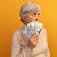 Cum să îți asiguri o pensie mai mare cu 100 lei pe lună? La depunerea dosarului primești banii foto: Freepik (fotografie cu caracter ilustrativ)