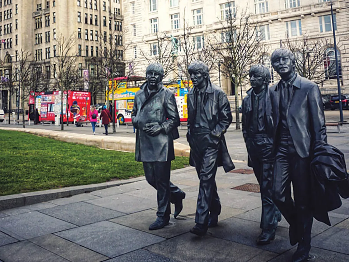 Cei patru Beatles erau bine la 
Liverpool, la începutul acestei luni