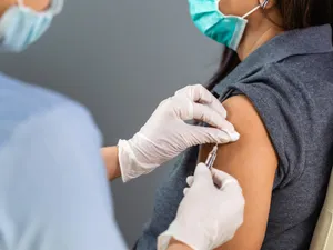 România și Bulgaria, singure în UE cu sub 10% vaccinați cu „booster”. Dublu decese față de Ungaria / https://www.pharmaceutical-technology.com/