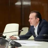 Fostul premier acuză PSD că aruncă mesaje în spațiul public ca în campanie electorală. FOTO: Facebook