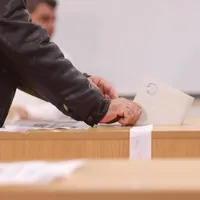 Diaspora votează la foc automat. Prezență mai mare ca în turul al doilea din decembrie - Foto: INQUM PHOTOS / Călin George