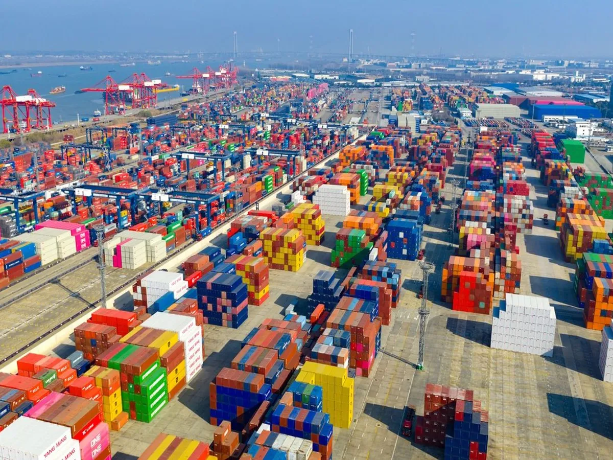 Economiștii spun că afluxul de importuri ieftine din China ar putea reduce inflația din Marea Britanie